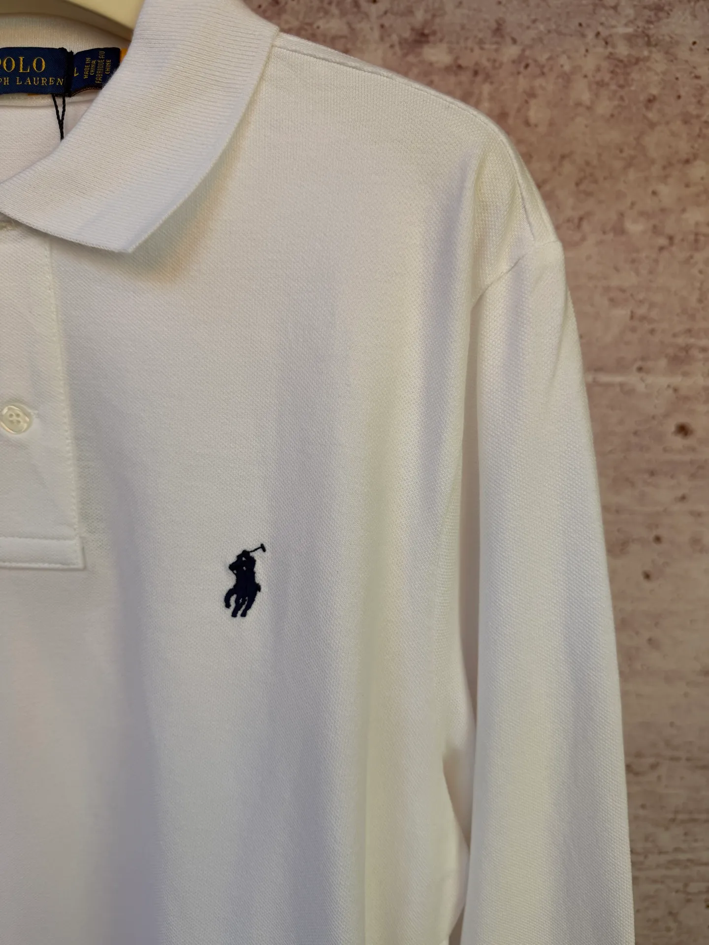 P200 Ralph Lauren classic unisex pony logo pique polo long sleeves, the original version is the same 250g pure cotton pique fabric, there is no difference in the overall style and craftsmanship, it is simple and lazy to wear alone, and the old money style polo collar is the first choice for autumn.